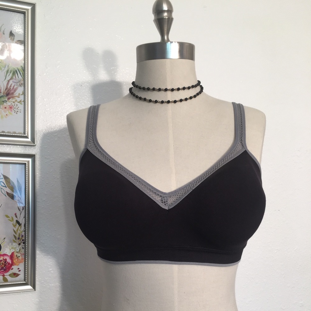Black and gray 34 D sports bra.